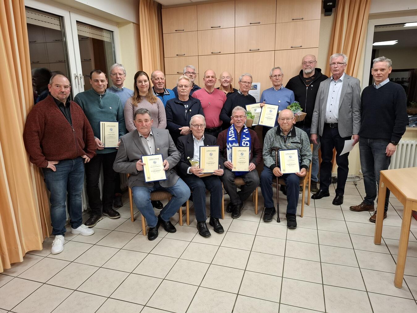 Der SV Millingen ehrte auf seiner Mitgliederversammlung auch langjährige Mitglieder. Foto: SV Millingen