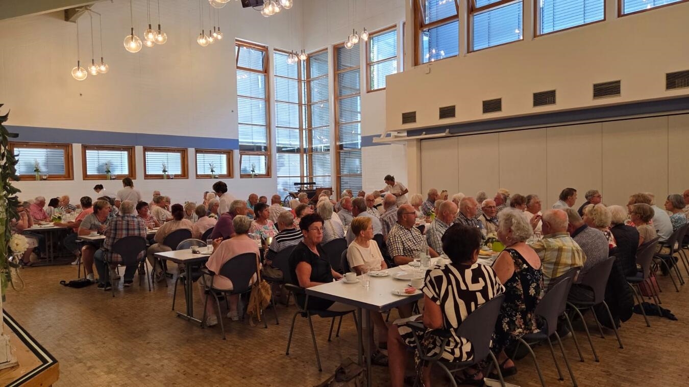 "Gemütlicher Ausklang im Bürgerhaus mit Kaffee, Kuchen und belegten Brötchen"