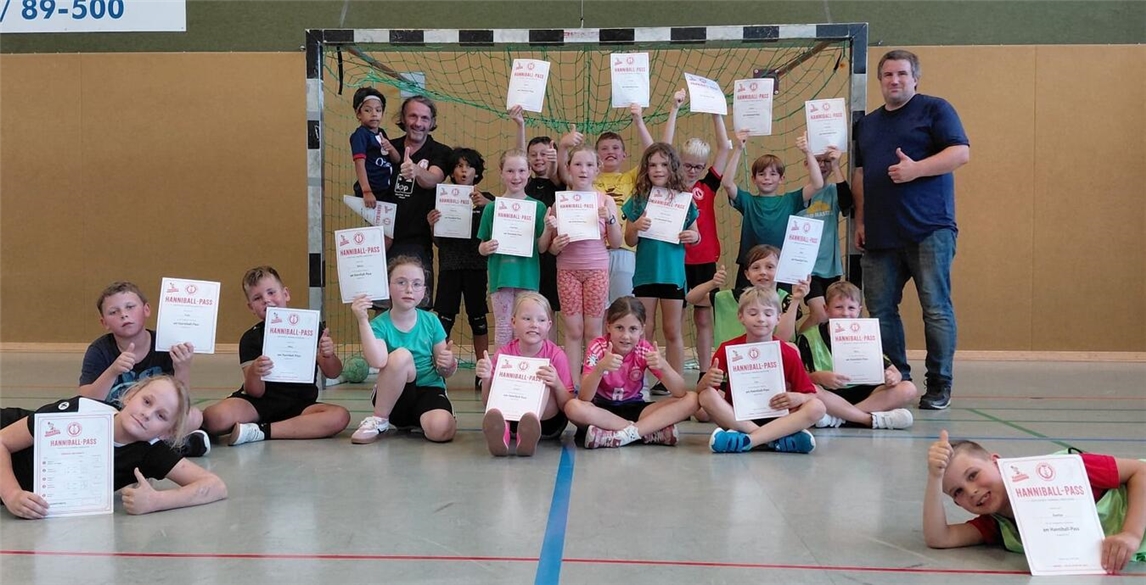 "UTuS mit Kindern aus der Region, freudig bei der Neuauflage, Gruppenbild, lokale Gemeinschaft, Kinderveranstaltung"