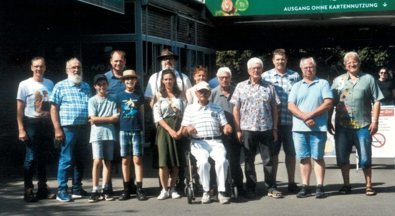 Der Verein „Bunte Vogelwelt Twisteden“ hat sein 50. Jubiläum unter anderem mit einem Besuch im Köner Zoo gefeiert. Foto: privat