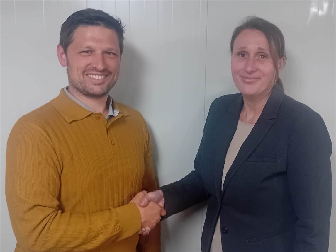 "André Groß gratuliert Claudia Kalinowski zur Wahl, Vereinsgründung, Ehrung, Feier; Foto privat"