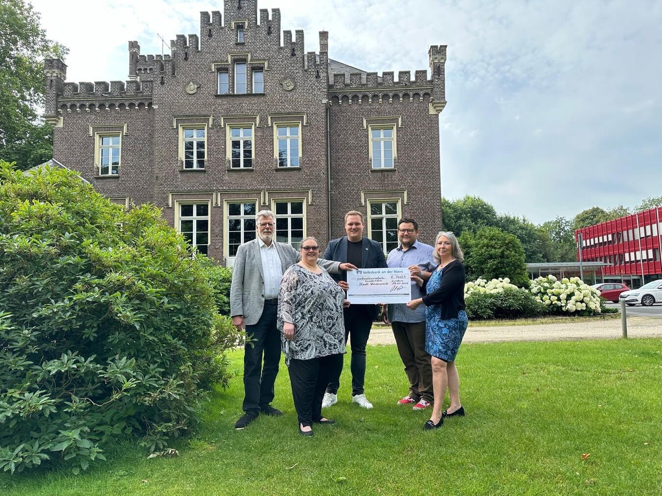Der Vereinsvorstands: (v.l.n.r.) Hans-Ludwig Kowalski, Kerstin Keens, Roman Straub, Michael Mölders und Rita Baxmann.Foto: Herbert van Stephoudt/Stadt Geldern