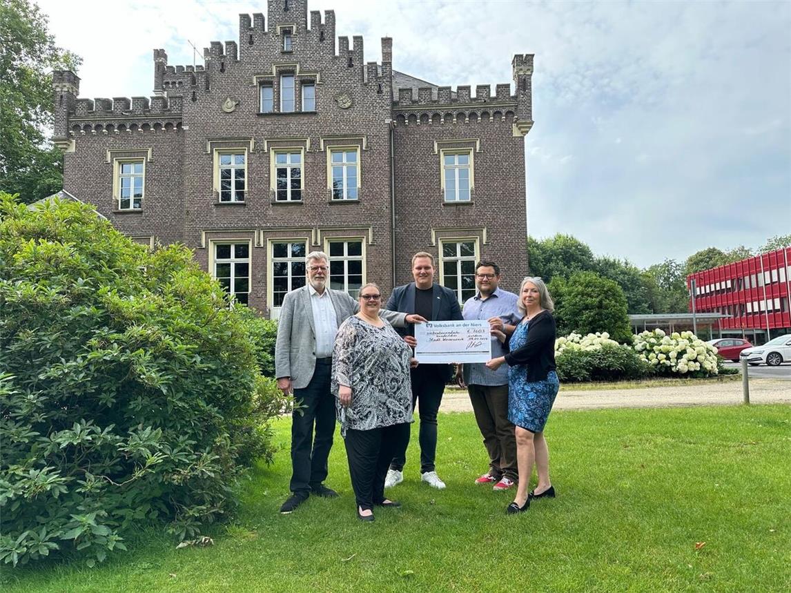 Der Vereinsvorstands: (v.l.n.r.) Hans-Ludwig Kowalski, Kerstin Keens, Roman Straub, Michael Mölders und Rita Baxmann.Foto: Herbert van Stephoudt/Stadt Geldern