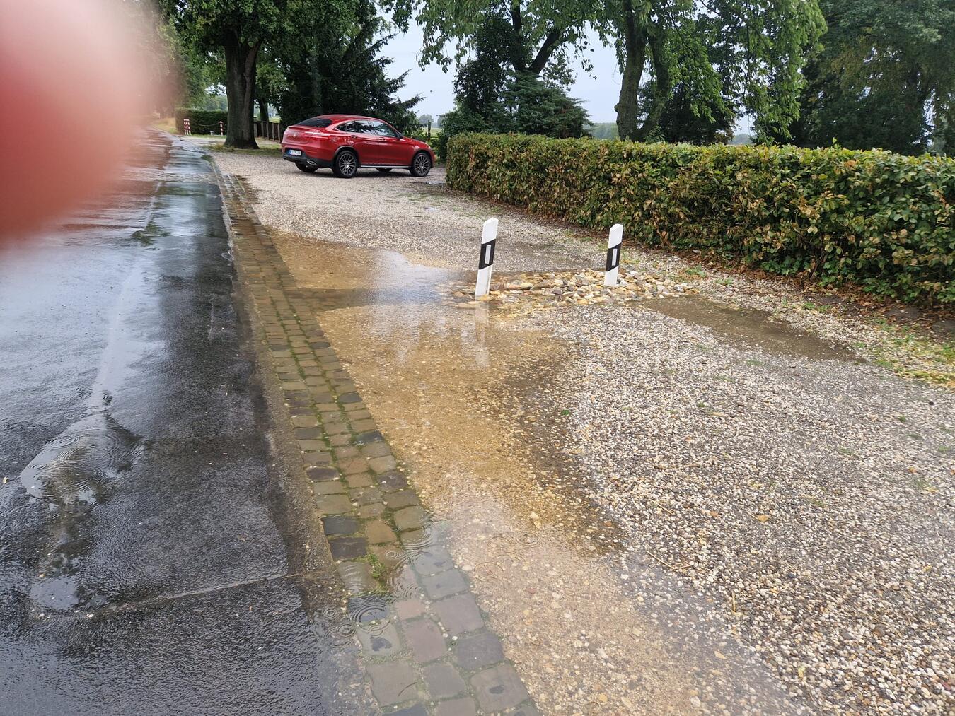 Der vorherige Zustand des Parkplatzes nach einigen Regenfällen.
