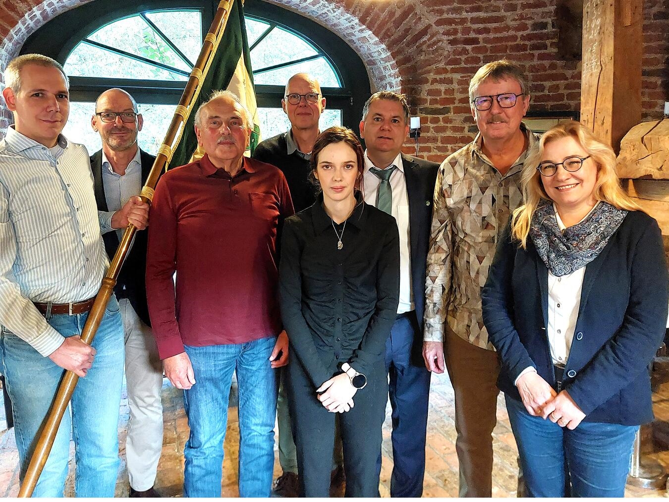 Der Vorstand dankte Erwin Hübbers (3.v.l.), Manfred Voetmann (4.v.l.), Rudi Duursma (2.v.r.) und Sabine Kisters (rechts). Foto: SuS 1920 Kalkar