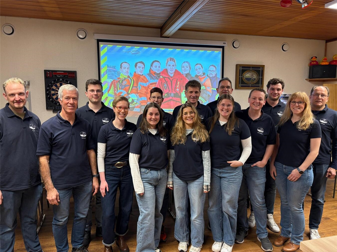 "Vorstand DLRG Weeze nach Neuwahlen, Gruppenfoto, lächelnde Personen, Privatfoto"