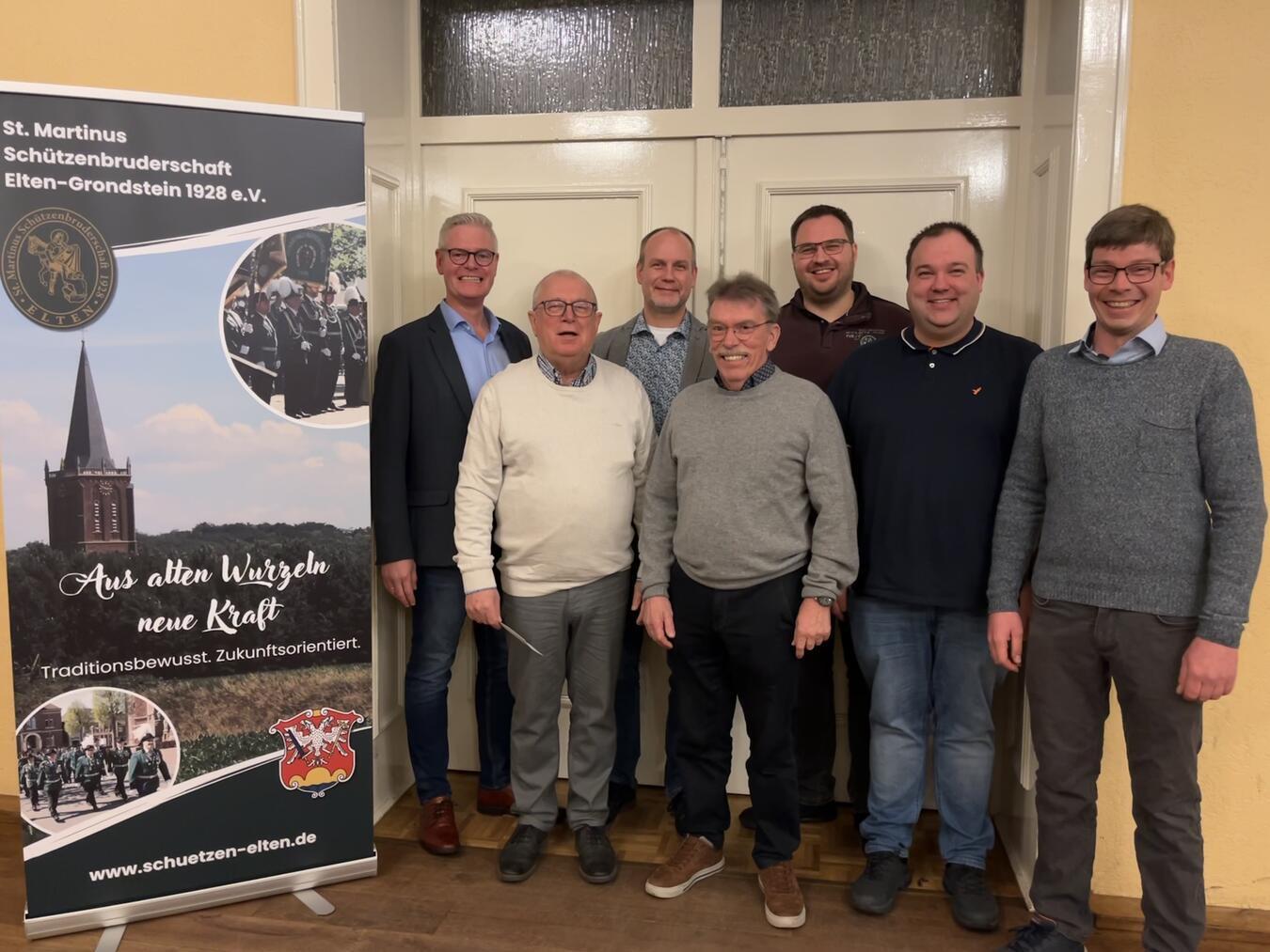 St.-Martinus-Schützen in Elten bestätigen Vorstand Der Vorstand der Eltener Schützen: (v. l.) Henry Slagmeulen, Albert Jansen, Sören Fork, Achim Neerinx, Tobias Derksen, Danny Vels und Patrick Kuhn. Foto: privat