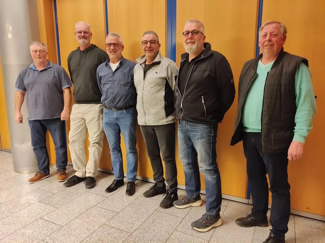 Der Vorstand der Reservistenkameradschaft Von-Seydlitz Kalkar (v.l.): Ulrich Gertzen (Kassenwart), Michael Dyssy (2. stellvertretender Vorsitzender), Bernhard Usbeck (1. stellvertretender Vorsitzender), Michael Aufermann (1. Vorsitzender), Konrad Klösters (Schriftführer) und Ulrich Engel (1. stellvertretender Kreisvorsitzender). Foto: privat