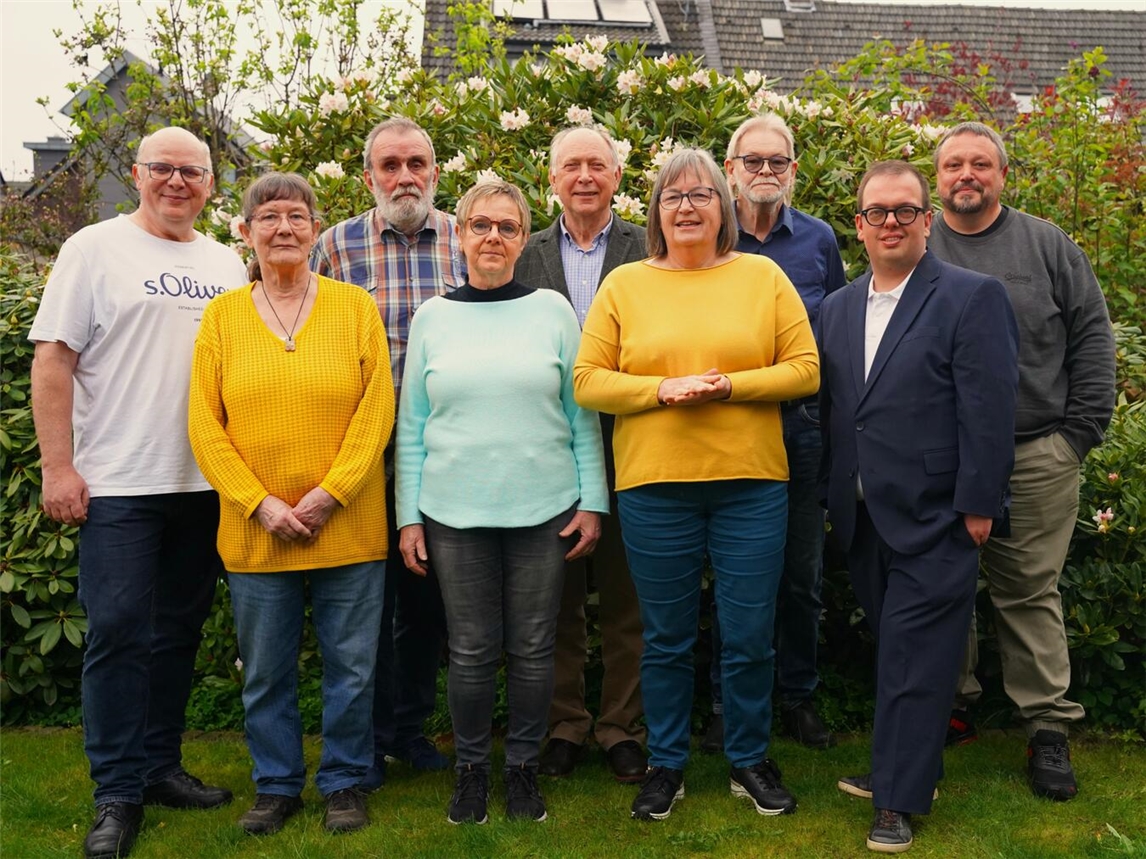 "Vorstand SPD Kerken: Udo Schlimm, Christiane Huß, Franz-Josef Hauzirek und weitere Mitglieder, Gruppenfoto"