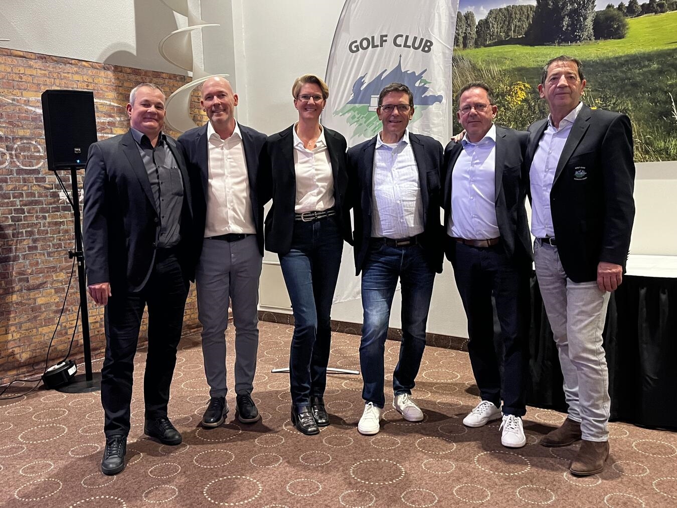 Der Vorstand des Golfclubs Schloss Haag: Thomas Hirtz, Schriftführer, Roger Svensson, Präsident, Sabine Visser, Vize-Präsidentin, Peter Vos, Kassenwart, Andreas Sauer, Beisitzer, und Herbert Rauthe, Spielführer (v.l.n.r). Foto: privat