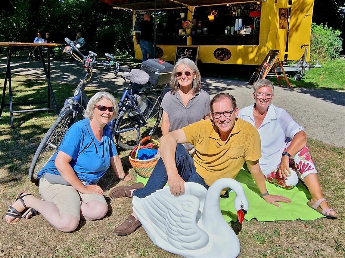 "Vorstand des Klevischen Vereins erwartet Besucher, Gruppenfoto"