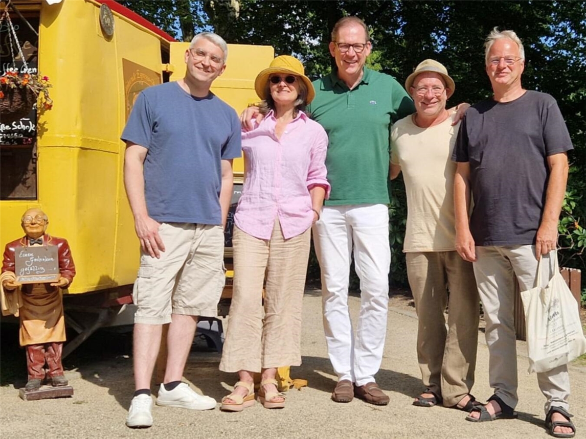 Der Vorstand des Klevischen Vereins und Nils Roth. Foto: Klevischer Verein