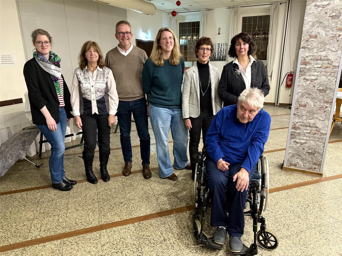 Der Vorstand des Kunstvereins Gelderland (v.l.): Anne Klatt (Beisitzerin), Renate Hermsen (Beisitzerin), Norbert Helgers (Schatzmeister), Tina Ganster (Schriftführerin), Christel Terhorst (1.stellvertretende Vorsitzende), Inge Ruhs (Vorsitzende) und Hejo Eicker (2. stellvertretender Vorsitzender). Es fehlt: Barbara van Hall (Beisitzerin). Foto: privat