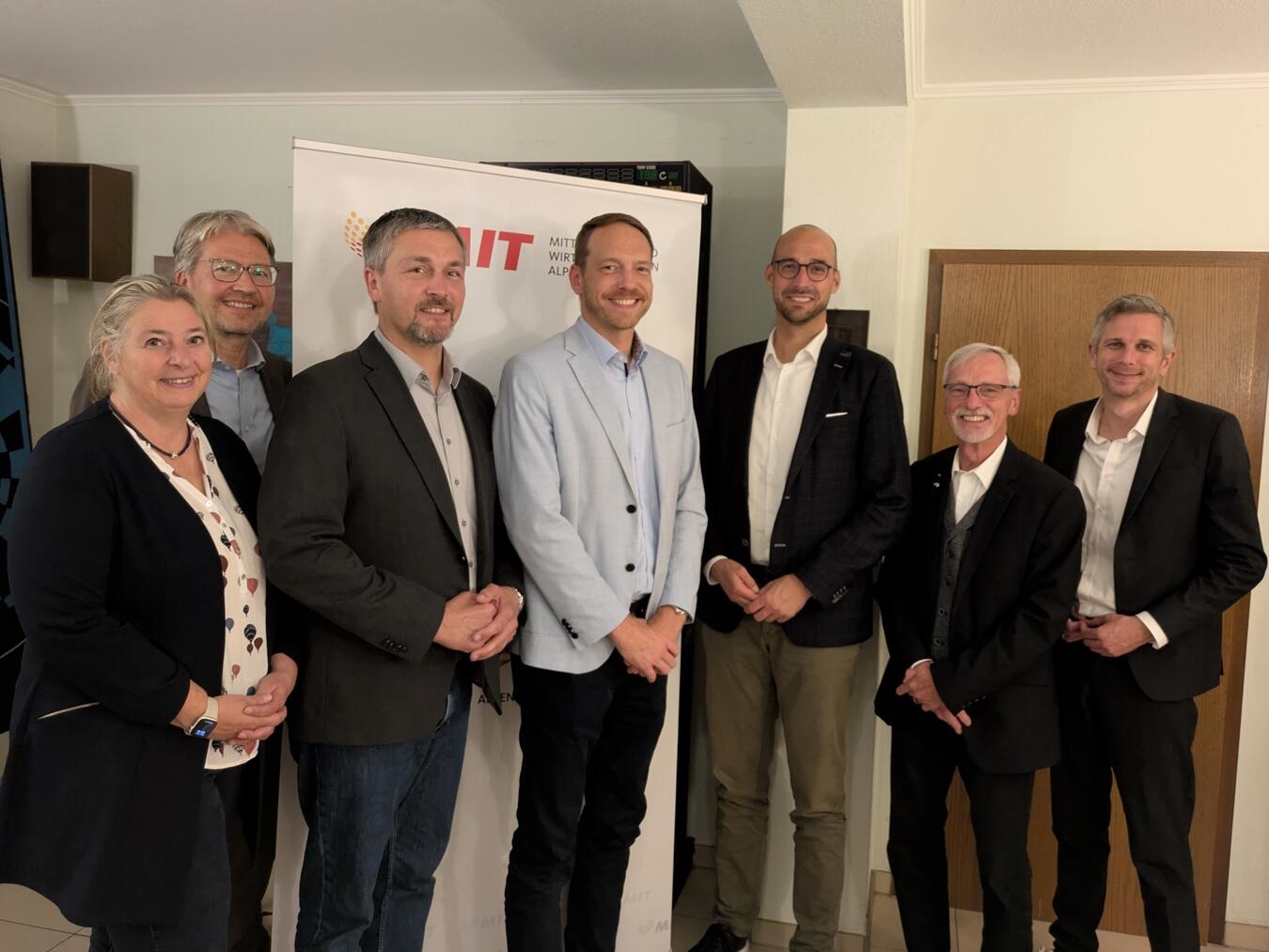 Der Vorstand des MIT-Gemeindeverbands Alpen sowie Bürgermeisterkandidat Ludger Staymann und der Bundestagsabgeordnete Sascha van Beek. Foto: MIT