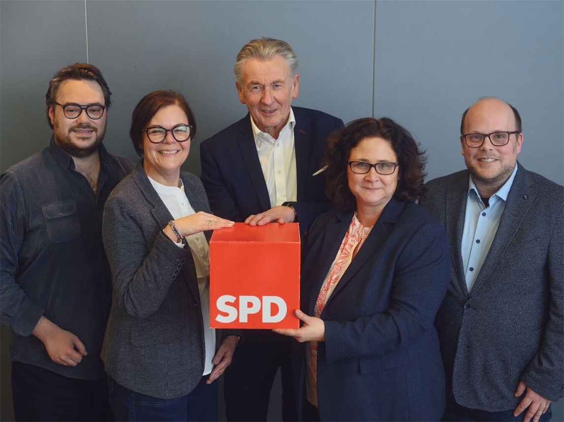 "Vorstand SPD Kleve: Daniel Boumanns, Sabine Barthel, Dr. Jürgen Bock, Christin Becker, Robin Kehm – Gruppenfoto"