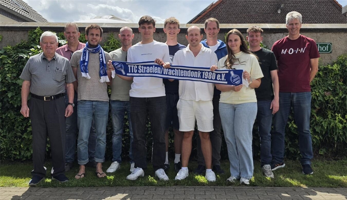 Vorstand TTC Straelen/Wachtendonk 2023: Gruppenfoto der 11 Mitglieder, darunter Otto Weber und Christian Bouten.