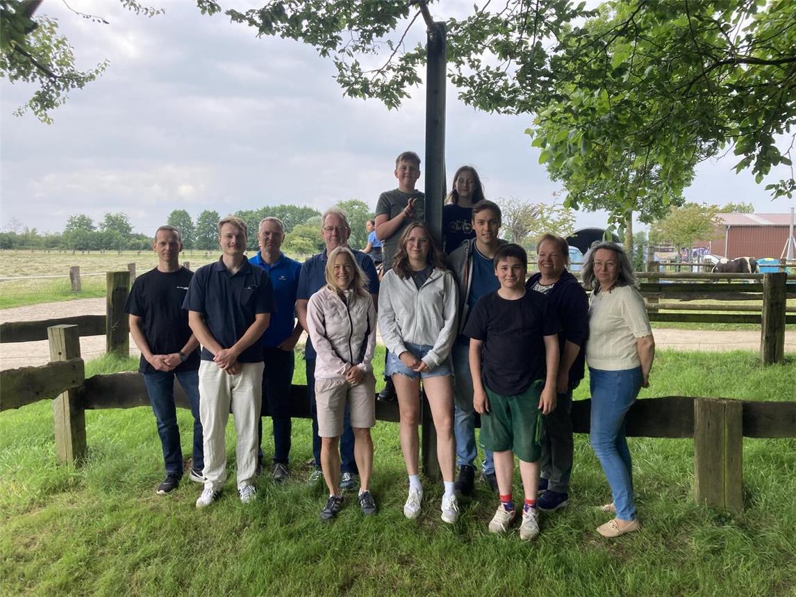 Der Vorstand nach den Wahlen: (v. l.) Michael Zauner, Carsten Krüger, Volker Maas, Dieter Hörning, Kim Ohl, Max Oostendorp, Anna-Maria Eckert, Marie Maas, Pascal Schlebusch, Lasse Böhling, Martina Schlebusch, Kerstin Eckert. Foto: privat