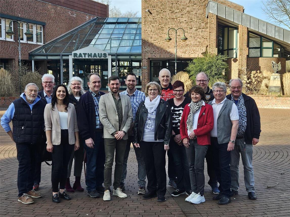 Der Vorstand und Mitglieder von „Gemeinsam für Sonsbeck“. Aus vier Fraktionen im Gemeinderat wird in Zukunft eine. NN-Foto: vs