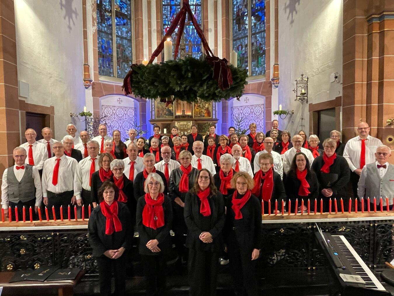 Der Weberstadt Chor Goch und der Kirchenchor Heilig Kreuz Wemb wünschen eine besinnliche Weihnachtszeit. Foto: privat
