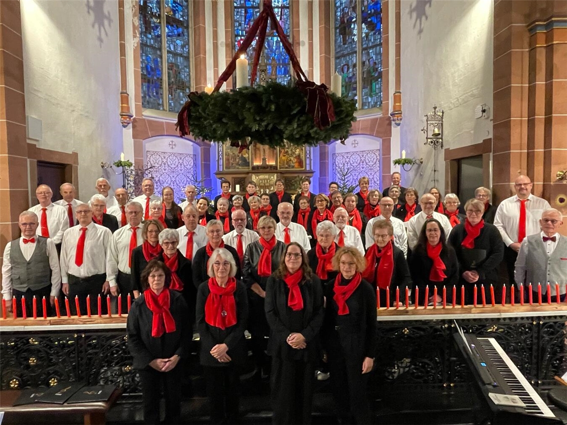 Der Weberstadt Chor Goch und der Kirchenchor Heilig Kreuz Wemb wünschen eine besinnliche Weihnachtszeit. Foto: privat
