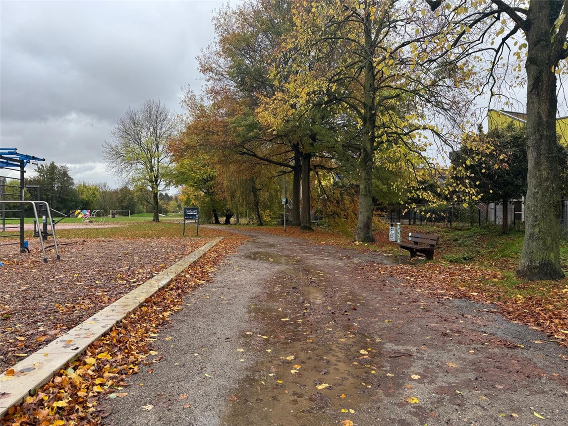 Fußweg am Gelderner Sportcampus wird erneuert Der Weg am Sportcampus soll höhergelegt und asphalitiert werden.Foto: Stadt Geldern/Gossens