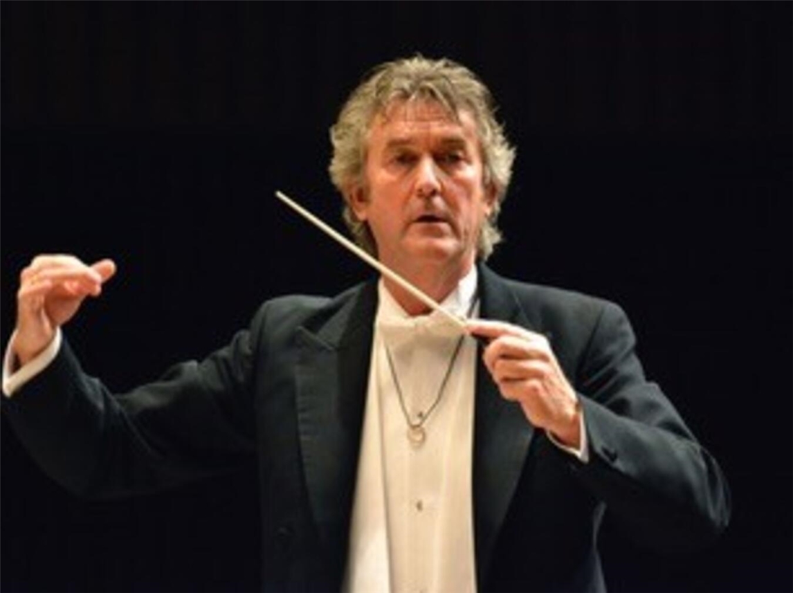 Der weltbekannte Komponist Johan de Meij leitet den Workshop und dirigiert das Abschlusskonzert.Foto: privat