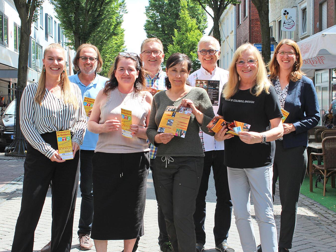 Der Werbering und die Sponsoren freuen sich auf die kommende Straßenparty. NN-Foto: T. Langer
