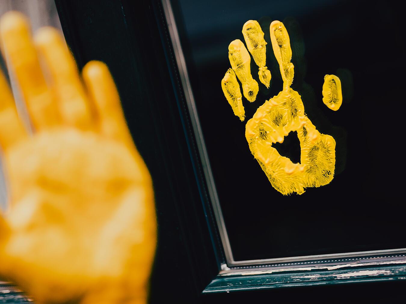 Der Wettbewerb „Gelbe Hand“ soll junge Menschen, motivieren, sich gegen Rassismus zu engagieren. Foto: IG BAU/Nils Hillebrand