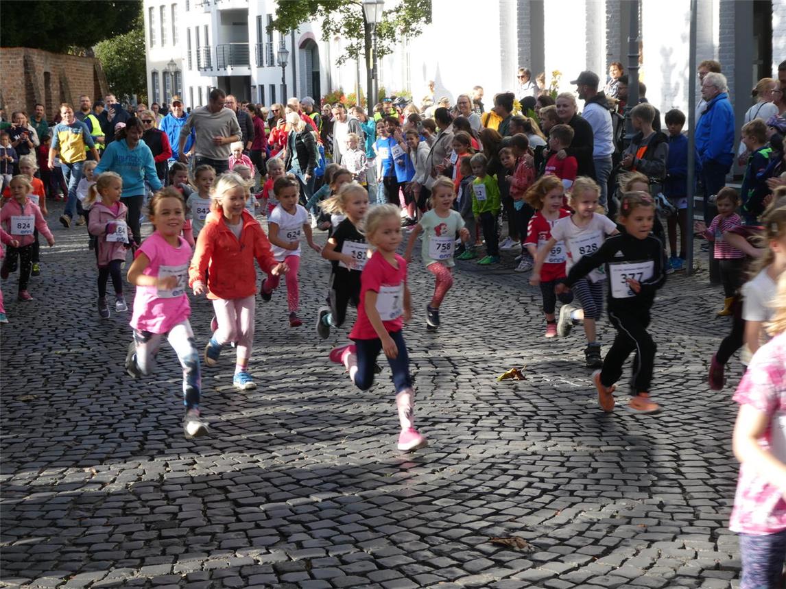 Der Xantener Citylauf begeistert auch schon die ganz kleinen Läufer. Archivfoto: privat
