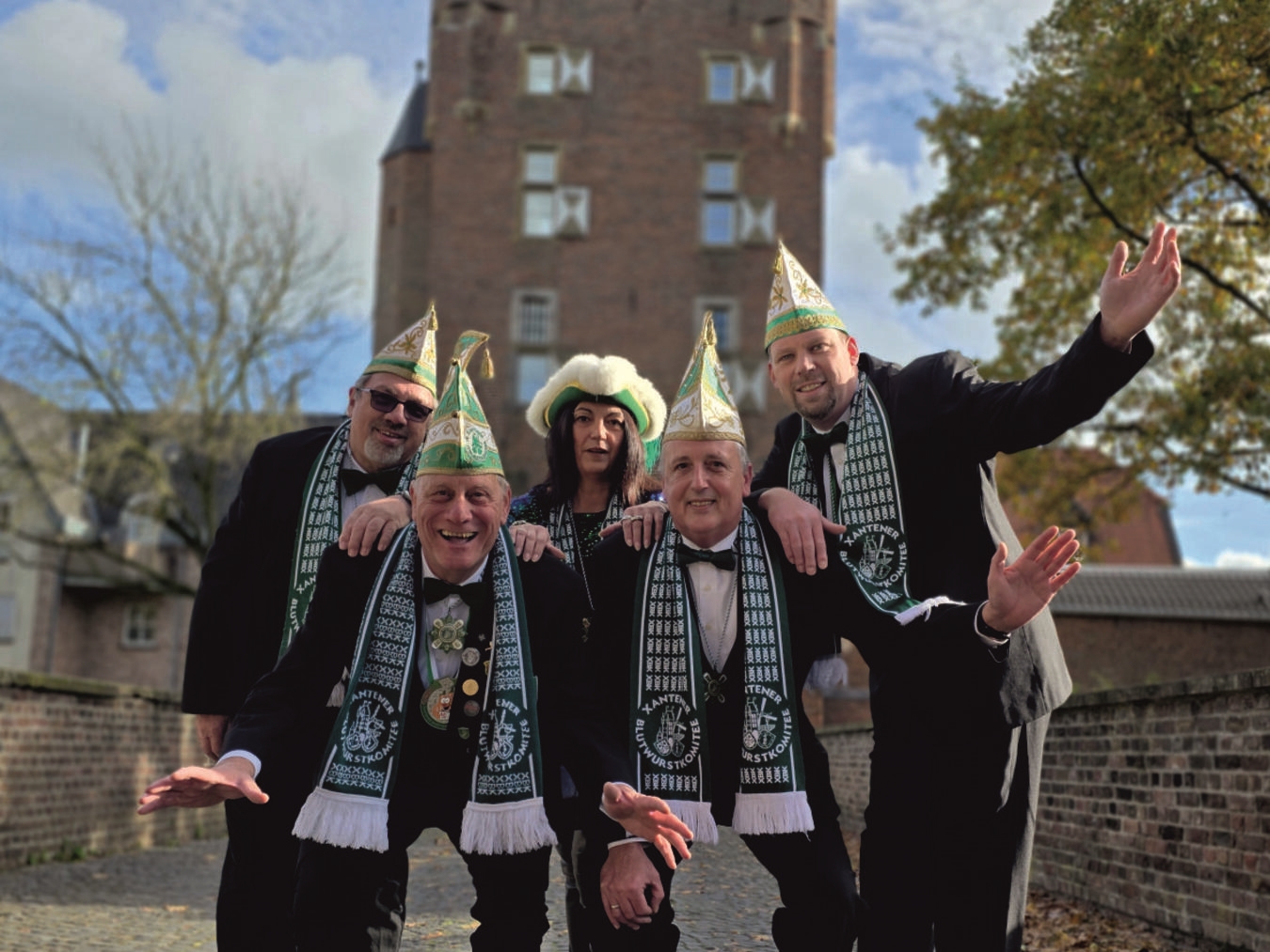 Der XBK-Vorstand und die Obermöhne: Hermann Nienhaus, Werner van Gemmeren, Sandra Lustig, Ralf Lustig und Magnus Sommer (v.l.) Foto: XBK