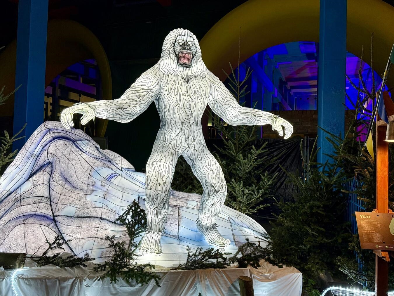 Der Yeti gehört zu den neuen Leuchtobjekten bei „Wunderlight Kalkar“. NN-Foto: SP