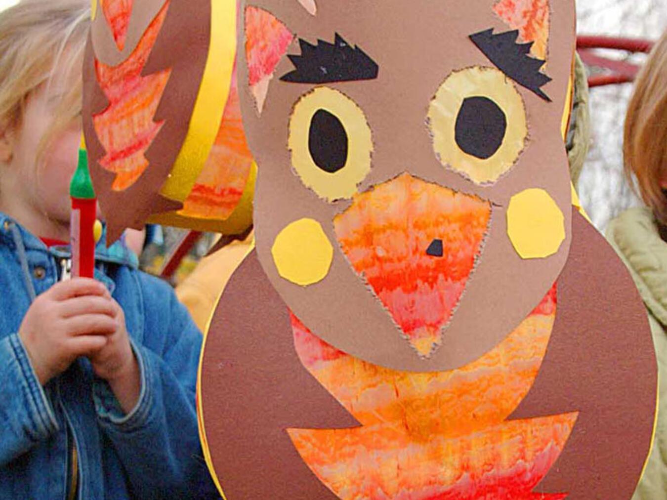 Der Zug beginnt an der Begegnungsstätte.