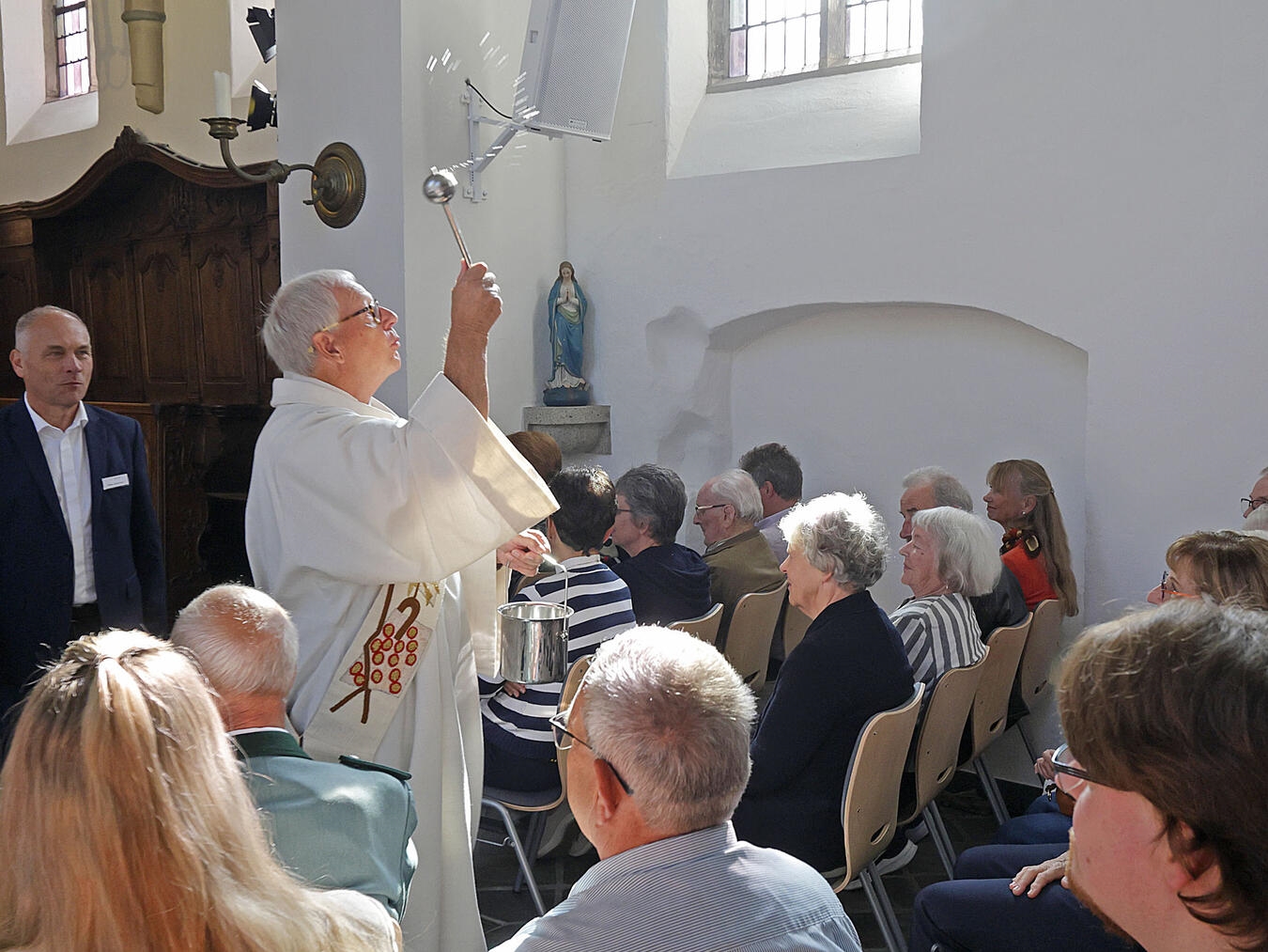 Die Alte Kirche Herongen: Ein neues Kapitel beginnt "Diakon Ludwig Wolf bei der Einweihung der neuen Räumlichkeiten"