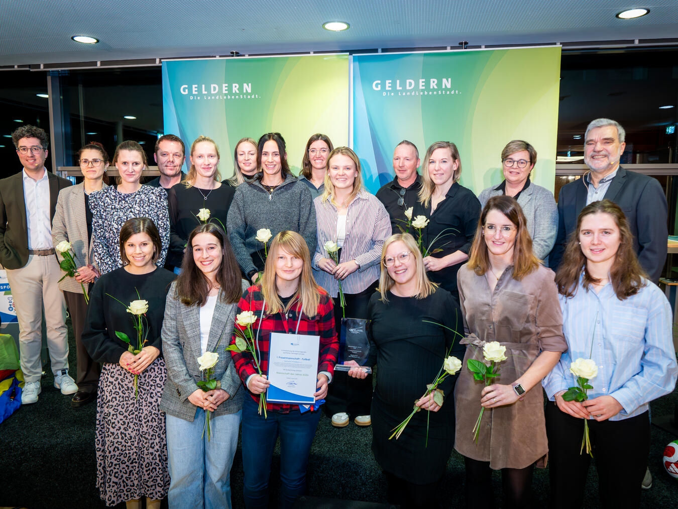 Die 1. Damenmannschaft des SV Walbeck wurde als „Mannschaft des Jahres 2026“ ausgezeichnet. NN-Fotos: Stadt Geldern/Seybert