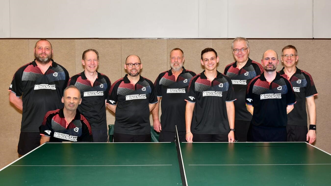 "1. Herrenmannschaft TTC Schaephuysen: Gruppenfoto mit Spielern Oliver Wojtasik bis Dirk Schimmelpfennig"