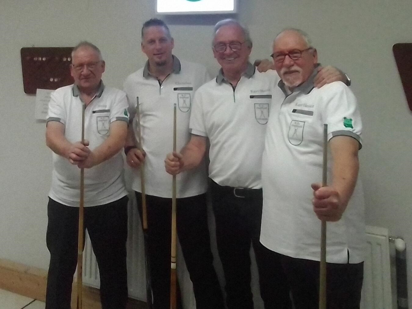 Die 1. Mannschaft mit (v.l.) Michael Brouwers, Christian Schmithuisen, Karl-Heinz Brouwers und Karl-Heinz Schmithuisen. Foto: privat