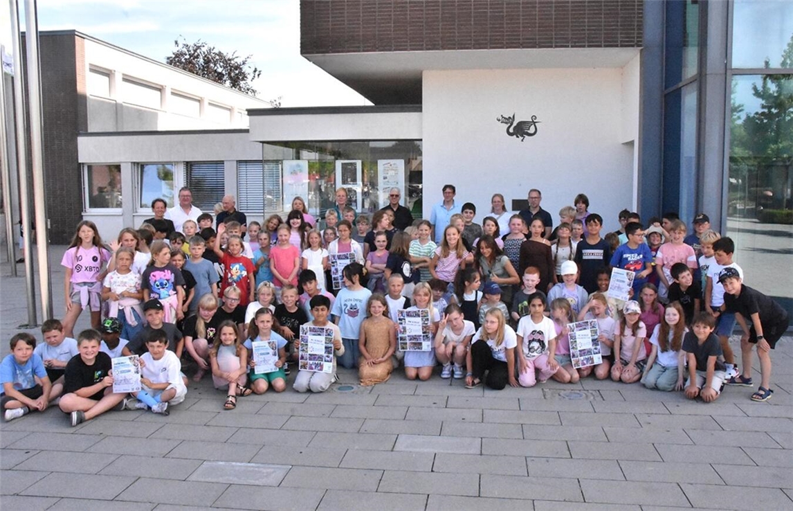 Alt-Tag: Schüler der 3. Klassen Weezer Grundschulen bei gemeinnütziger Aktion, Evangelischer Kirchenkreis Kleve.