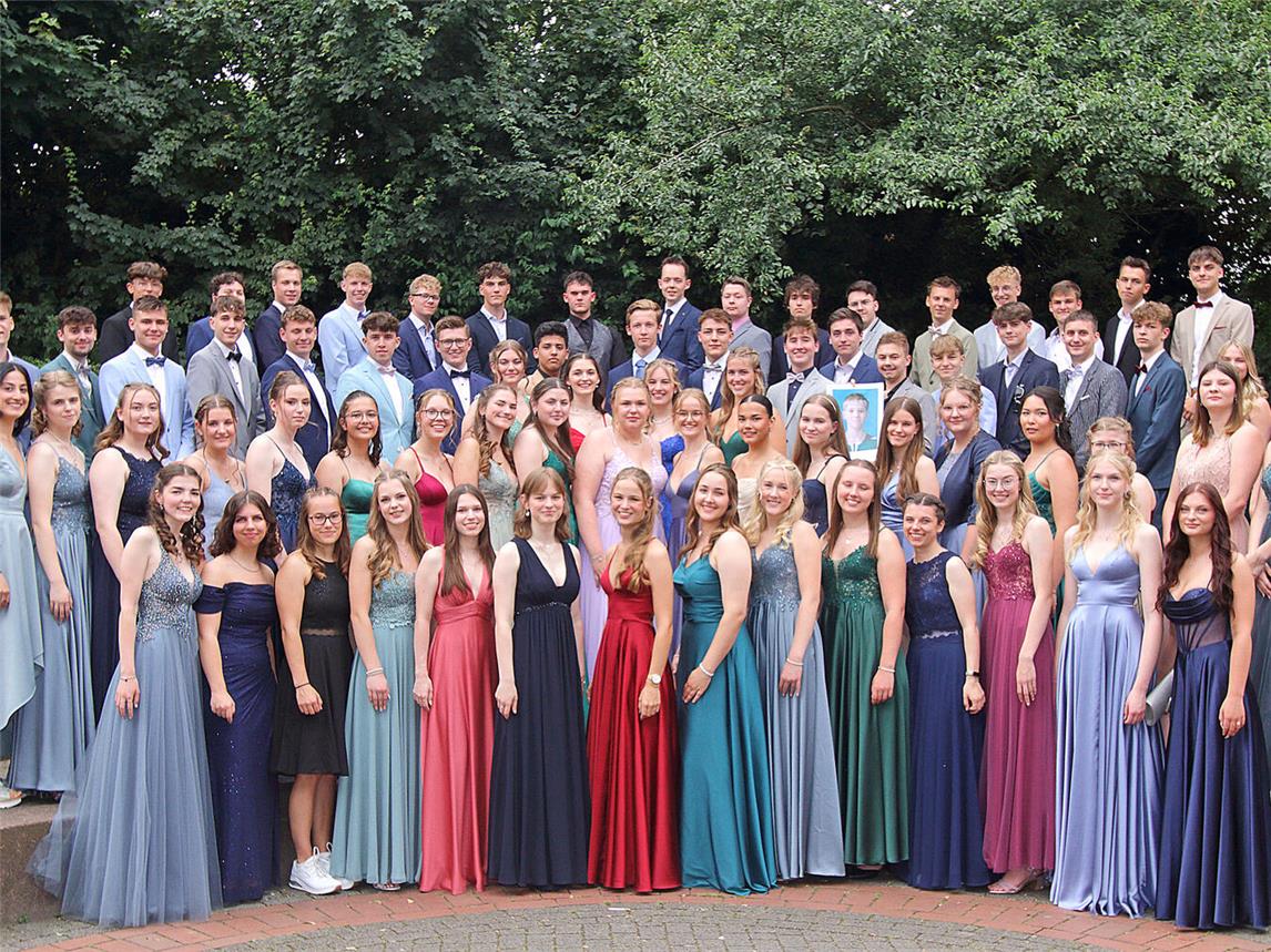 Die Abiturienten 2024 des Städtischen Gymnasiums in Straelen. NN-Foto: Theo Leie