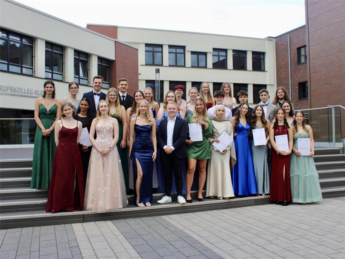 Die Abiturienten des Beruflichen Gymnasiums Gesundheit. Foto: Natascha Verbücheln