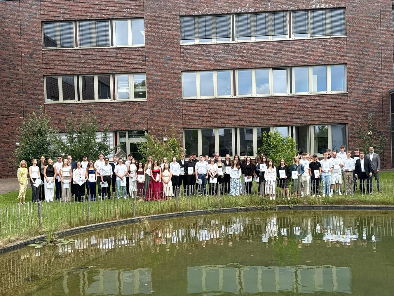 Die Absolventen der Zweijährigen Berufsfachschule am BK Geldern. Foto: privat 