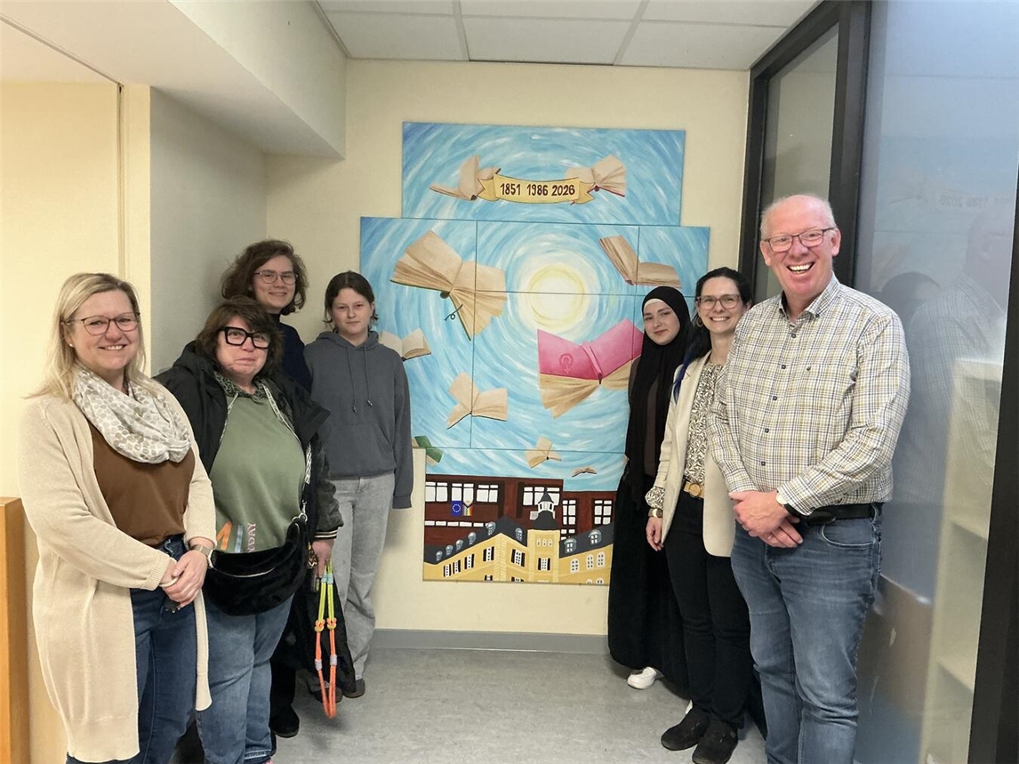 Wandbild Gymnasium Aspel, kreative Wandgestaltung durch AG, Kunstprojekt Enthüllung