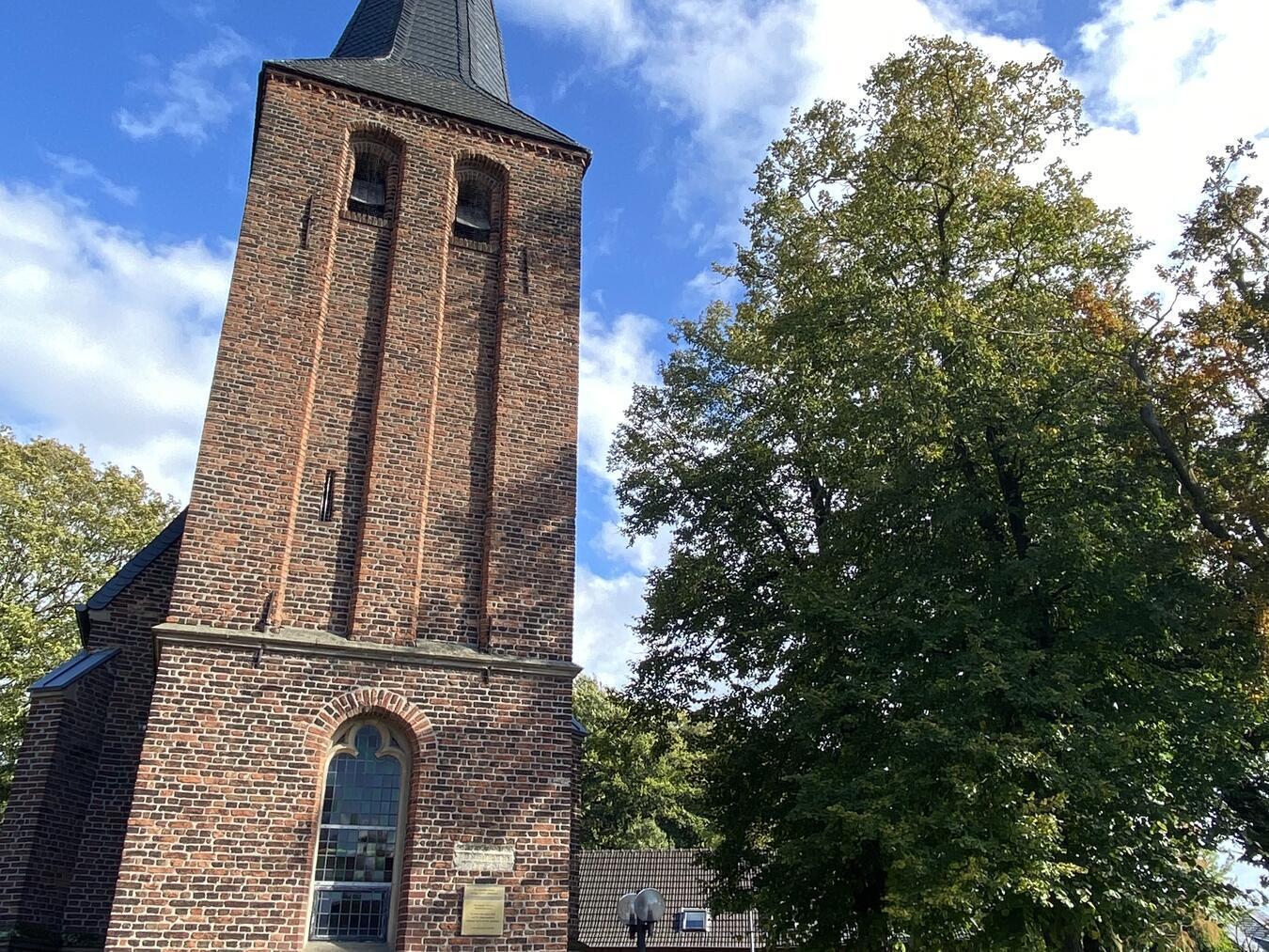 Die Alte Kirche: Das denkmalgeschützte Gebäude ist ein Stück Geschichte und ortsbildprägend für Herongen. Fotos: privat