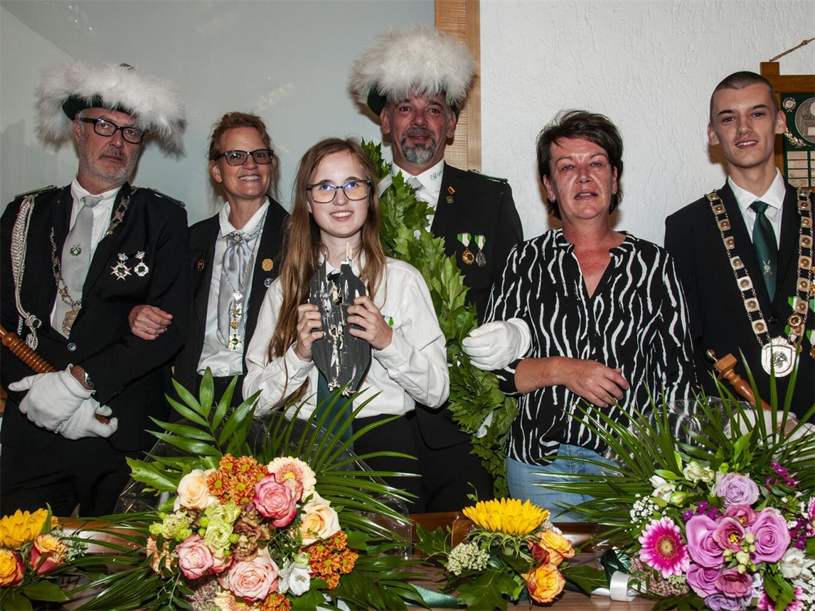 "Schützenfest Nütterden: Neues Königspaar Cyrille und Sandra Landman mit Prinzessin Laura, Marc und Sandra van der Zweep, Sohn Tom"