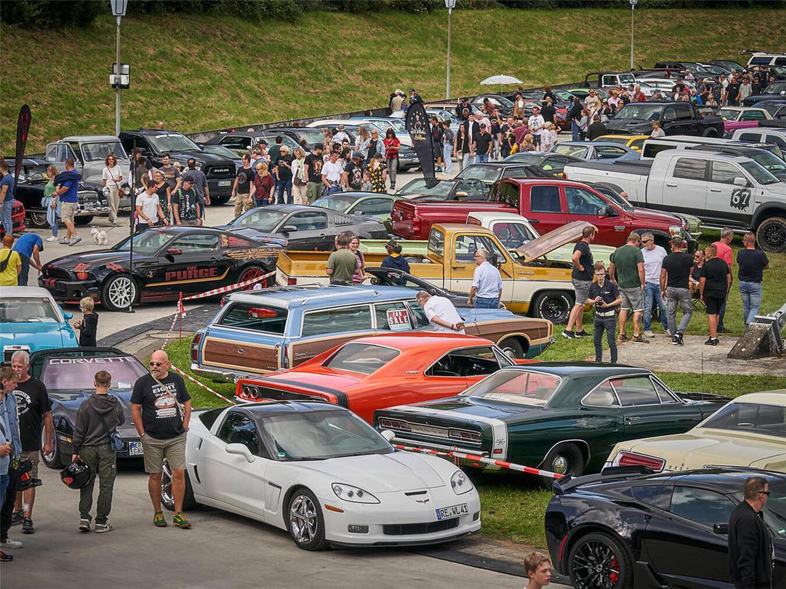 Die amerikanischen Fahrzeuge aller Hersteller und Baujahre sind das wesentliche Highlight der Veranstaltung. Auf dem gesamten Gelände stellen die Besitzer ihre außergewöhnlichen Fahrzeuge aus. 