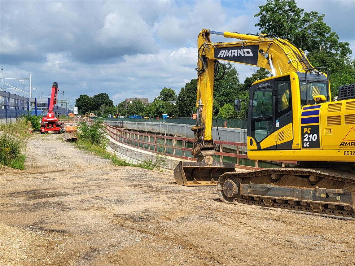 Die Arbeiten am Betuwe-Ausbau in Haldern führen zu weiteren Beeinträchtigungen für Verkehrsteilnehmer. NN-Foto: Michael Bühs