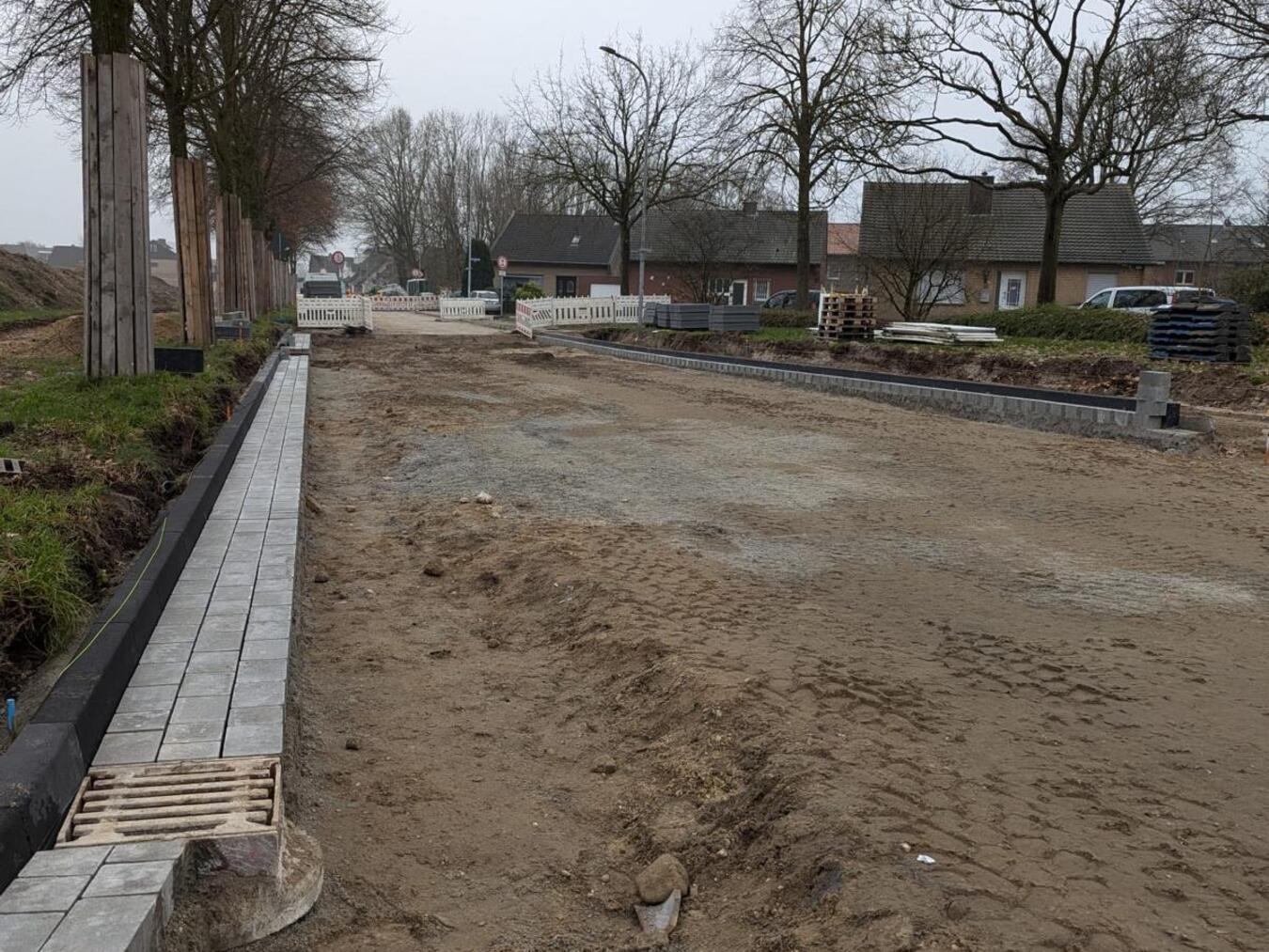 Geschäfte bleiben trotz Baustelle weiterhin erreichbar Die Arbeiten an der Baustelle im Bereich Grunewaldstra0e in Veert gehen planmäßig voran.Foto: Stadt Geldern