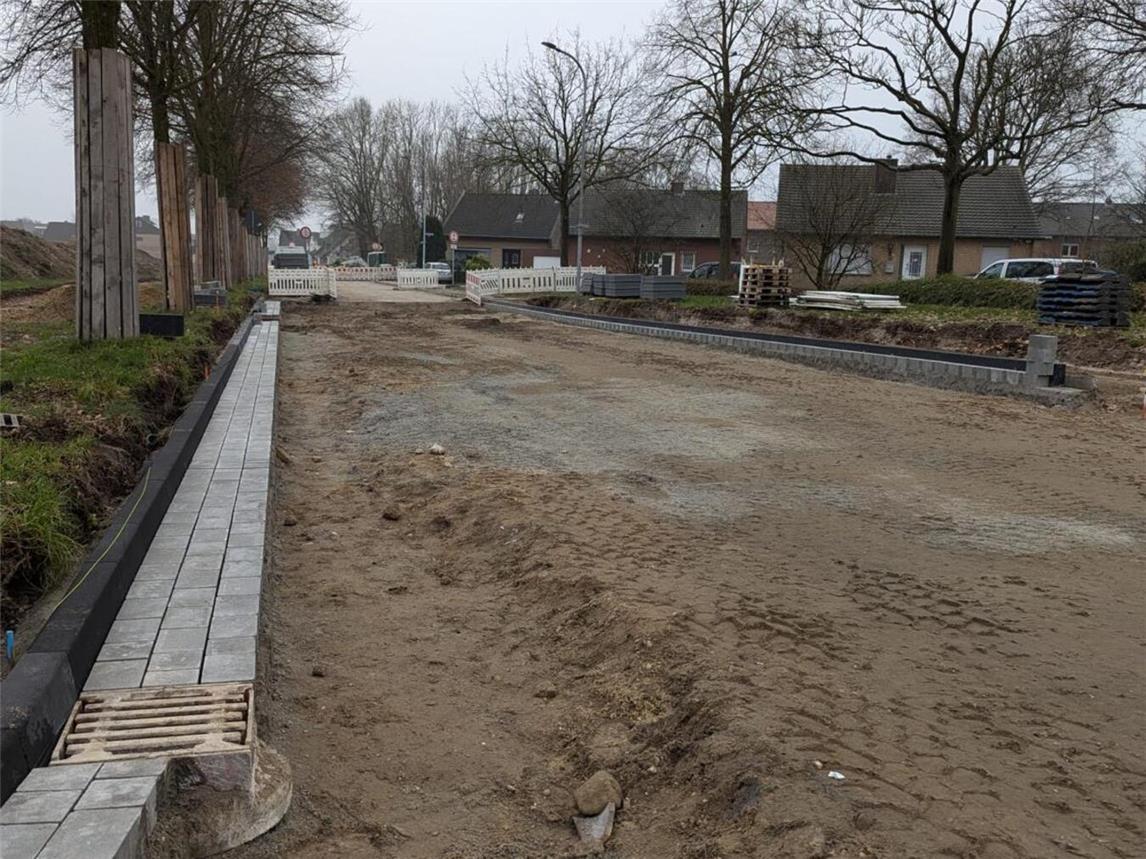 Die Arbeiten an der Baustelle im Bereich Grunewaldstra0e in Veert gehen planmäßig voran.Foto: Stadt Geldern