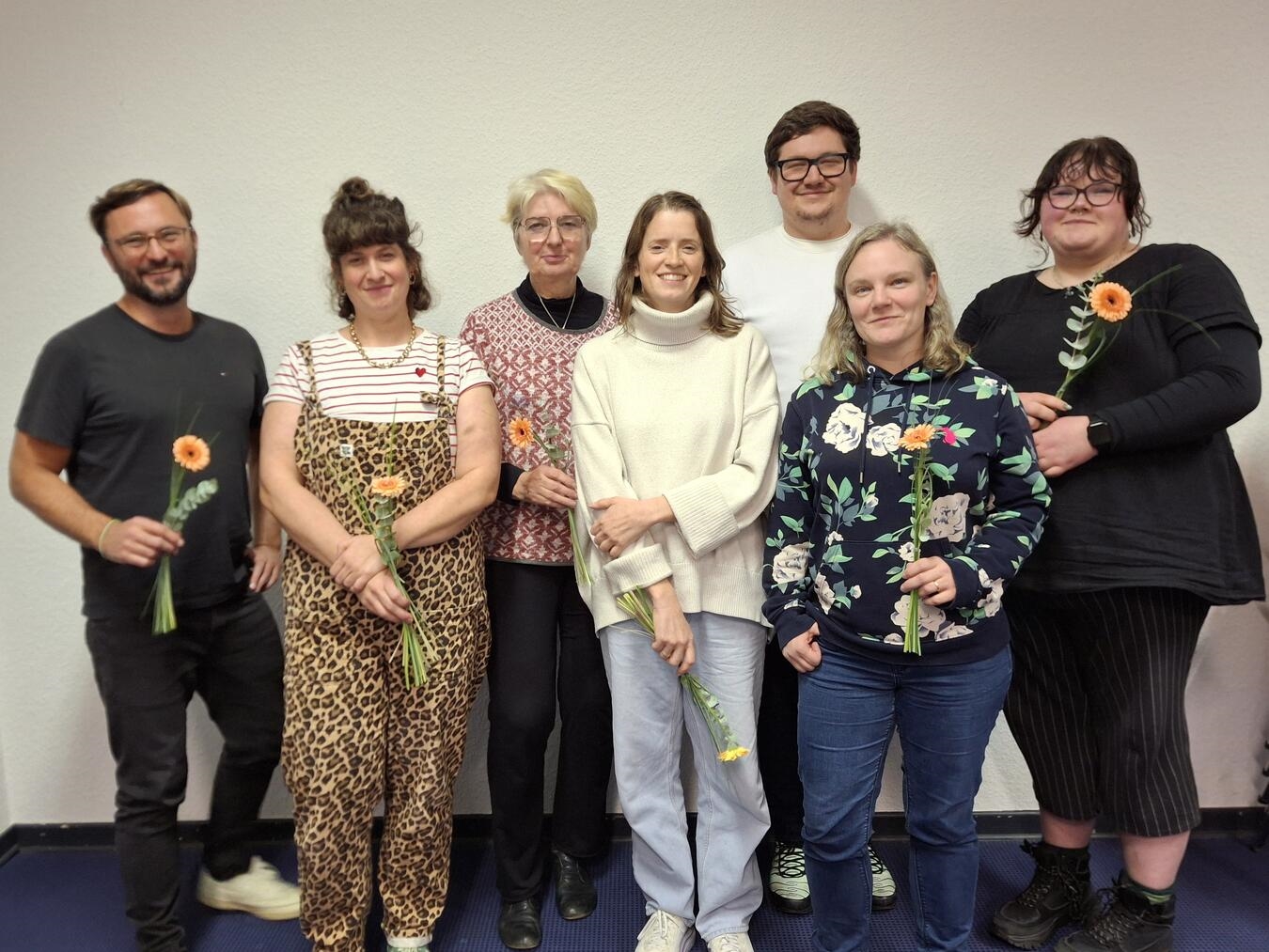 Grüne Kevelaer wählen
ihren neuen Vorstand Die ausscheidenden Fraktionssprecher Felix Fischer und Annika Selders, Beisitzerinnen Klara Aymanns-Kock und Teresa Stille, der neue Sprecher Henk van Mill, Kassiererin Steffi Kersten und die neue Sprecherin Emma Manten (v.l.). Es fehlt: Judith Erichlandwehr. Foto: Grüne Kevelaer