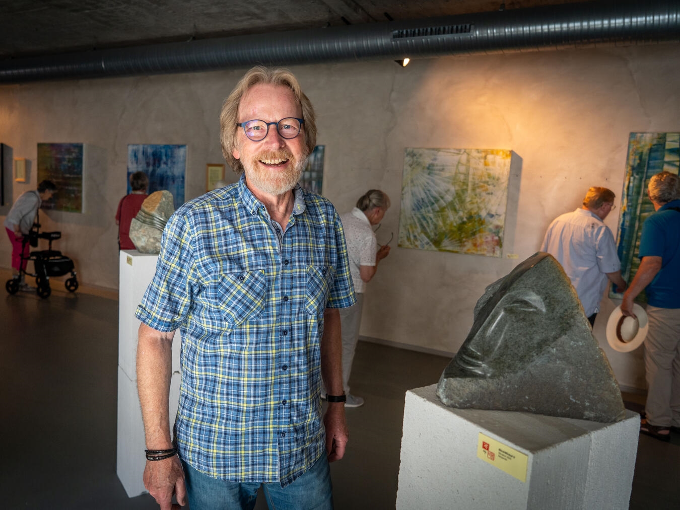 "Skulpturen aus afrikanischem Serpentinstein in Karl-Heinz Pasings Ausstellung"