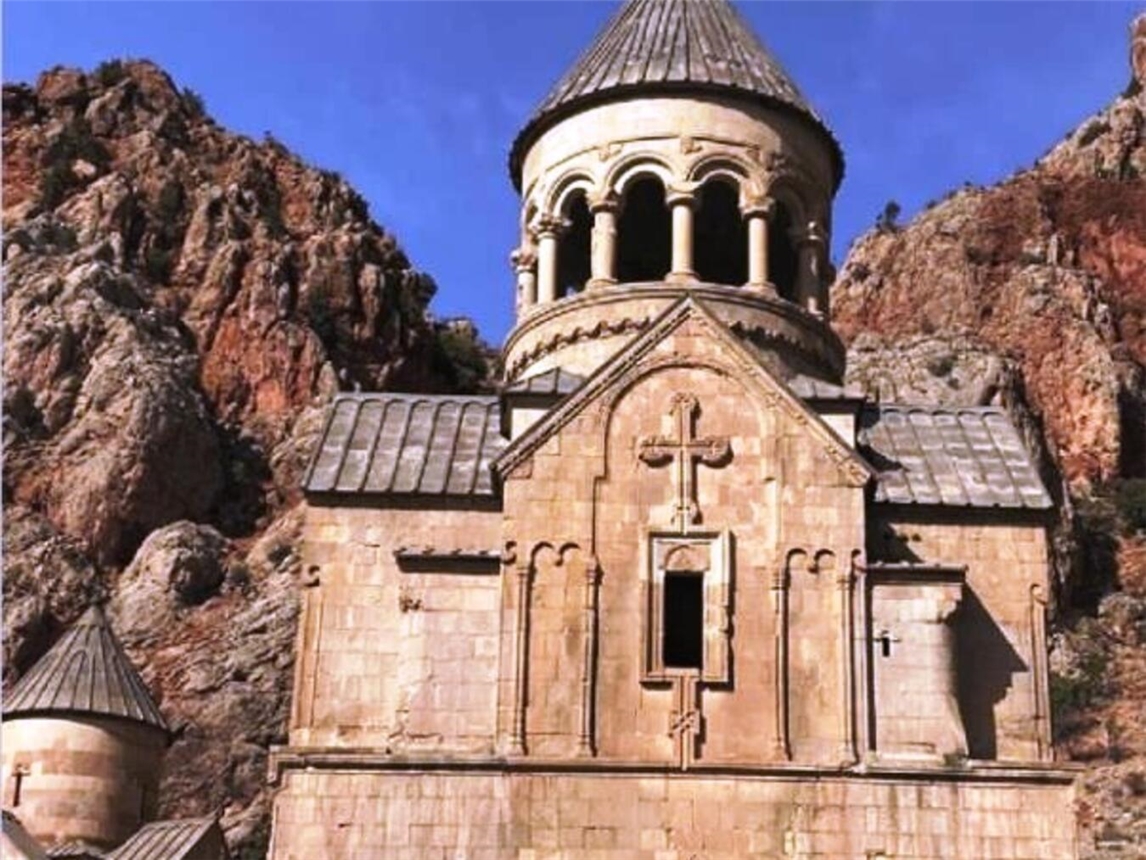 Die Ausstellung zeigt 18 Fotografien, die während einer Reise im Oktober 2023 durch Armenien entstanden sind. Foto: Aylien Yanik